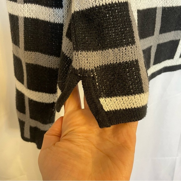 OLD NAVY Women’s Black Gray White Square Stripe Plaid Sweater Size Large - Picture 7 of 10